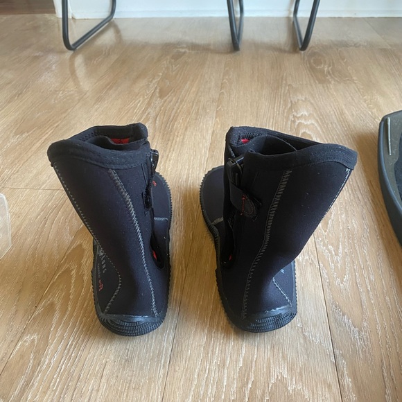 Aqua Lung & ScubaPro Dive Set- Fins Set, Dive Sock Boots, Goggles, & Snorkel - Picture 13 of 16